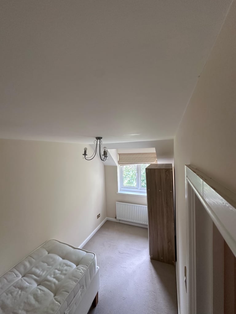 Room to rent near town centre