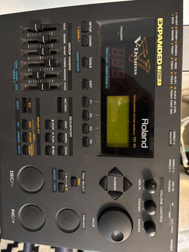 6 piece Electric Roland Drum kit plus hardware