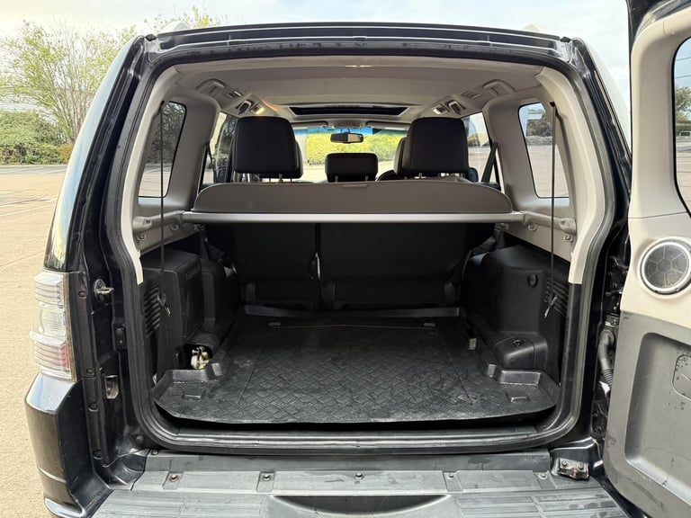 2010 Mitsubishi Shogun 3.2 DI-DC Elegance SUV 5dr Diesel Auto 4WD Euro 5 LWB (197 ps) SUV Diesel ...