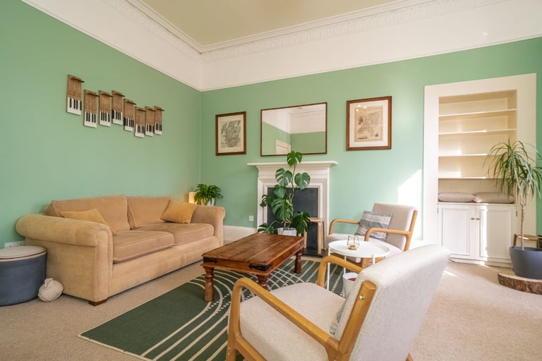 Bright, spacious, extremely well presented 3 bedroom property in Bruntsfield