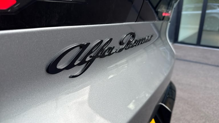 2025 Alfa Romeo Junior 1.2 MHEV Ibrida SUV 5dr Petrol Hybrid e-DCT Euro 6 (s/s) (136 ps) SUV Hybr...