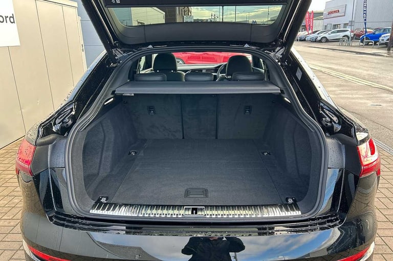 2023 Audi Q8 300kW 55 Quattro 114kWh Black Edition 5dr Auto ESTATE ELECTRIC Automatic