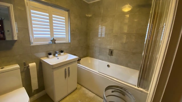 A two bedroom furnished first floor flat with balcony Mosslea Park, Elmsley Road, Mossley Hill L18