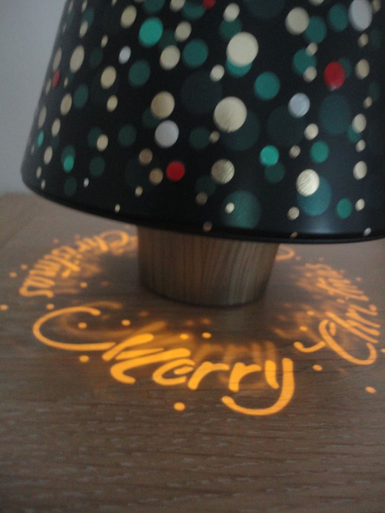 M&S Projection Tree with a Projecting Led Light – Switch at the top