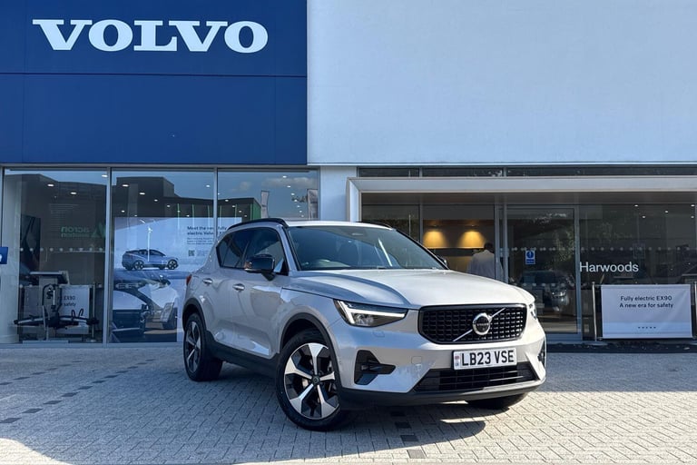 image for 2023 Volvo XC40 2.0 B4 MHEV Ultimate SUV 5dr Petrol Hybrid DCT Auto Euro 6 (s/s) (197 ps) ESTATE ...