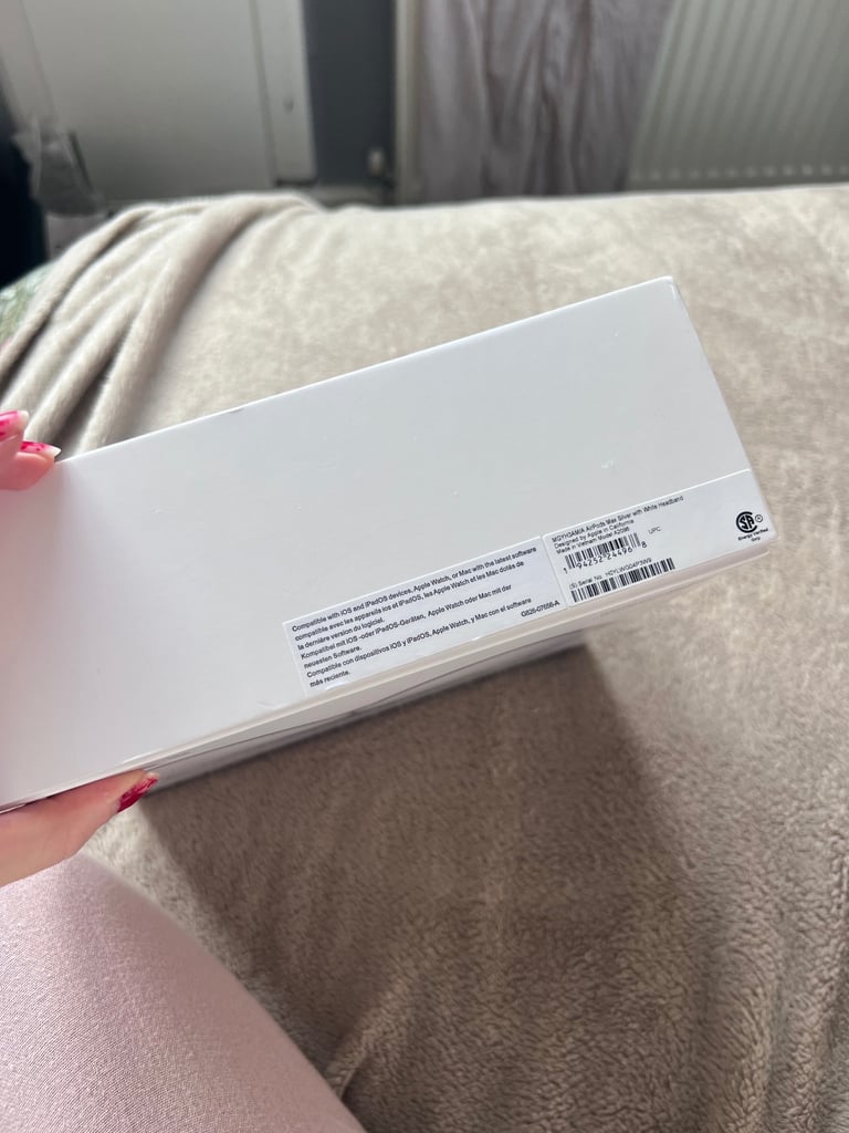 Apple AirPod Max Silver ~ Lightning charger ~ Lightly Used