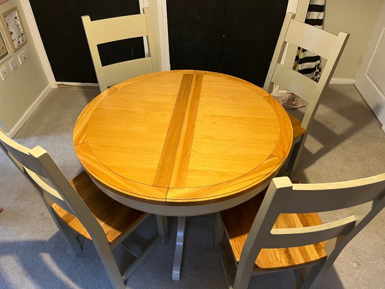Round table for Sale in Southampton, Hampshire | Dining Tables & Chairs |  Gumtree