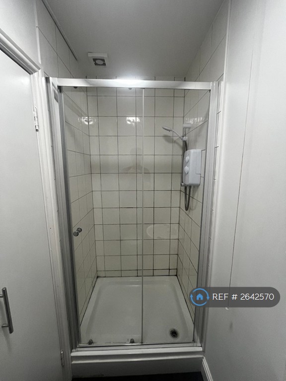 1 bedroom flat in Newport Road, Cardiff, CF24 (1 bed) (#2642570)