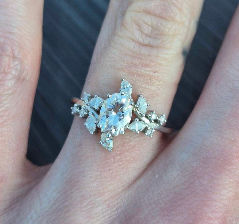 Beautiful 18ct white gold and moissanite diamond cut stone ring