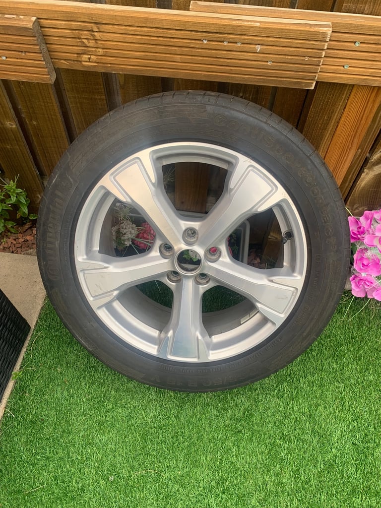 Ford kuga 235 50 18 alloy wheel and tyre