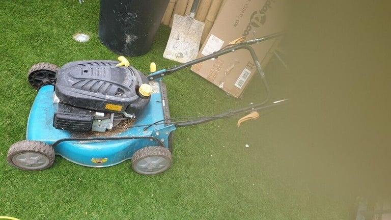 Lawnmower in very good condition with self drive