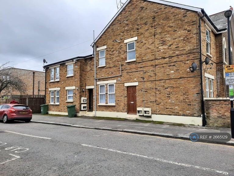 2 bedroom flat in George Lane, London, SE13 (2 bed) (#2665129)