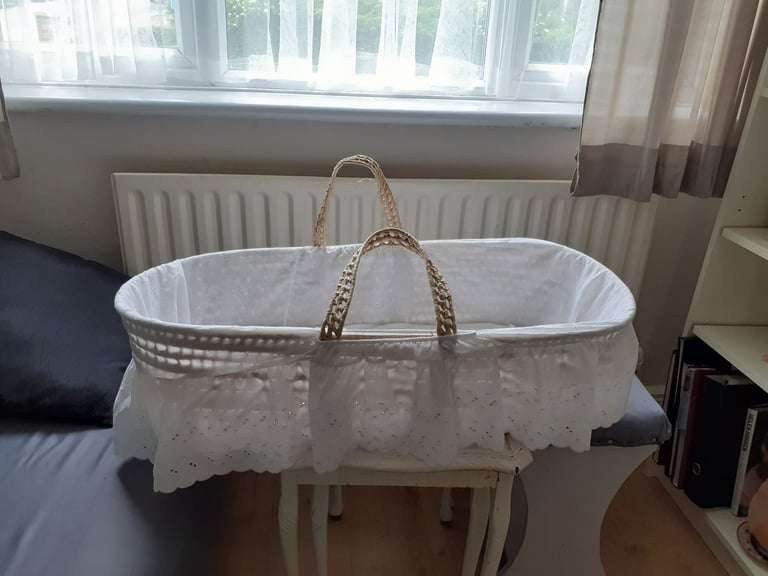 Mosses basket with mattress