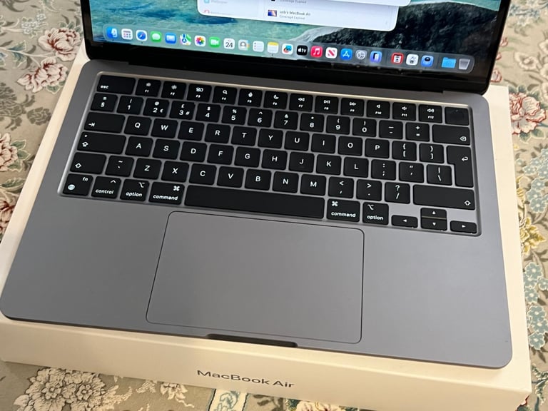 Apple MacBook Air M2 2022, 500GB SSD, Apple Warranty