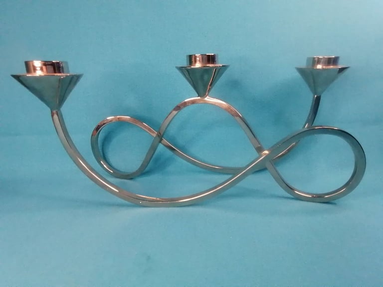 10-inch length and 5,3inch height. Triple Candle Holder In Chrome Metal 1980. 