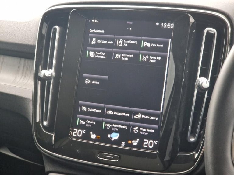 2022 Volvo XC40 2.0 B4 MHEV Inscription Pro SUV 5dr Petrol Hybrid DCT Auto AWD Euro 6 (s/s) ESTAT...