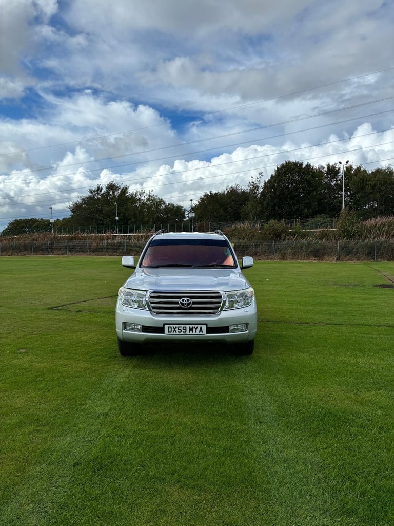 image for Toyota Land Cruiser v8 