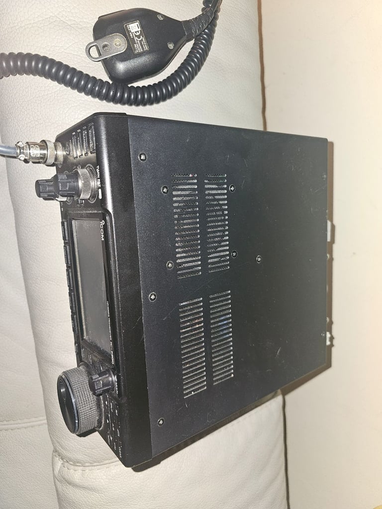 Icom IC-7300 HF/50MHz Amateur Radio Transceiver & OPC-1457R Filter Box