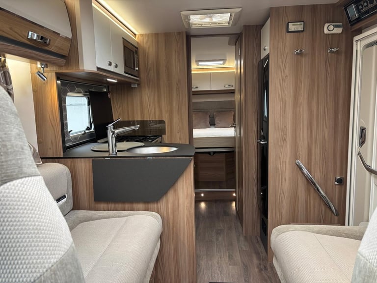 SWIFT BESSACARR HI-STYLE 599 MOTORHOME Alde, Auto Satellite, Tower Fridge, 