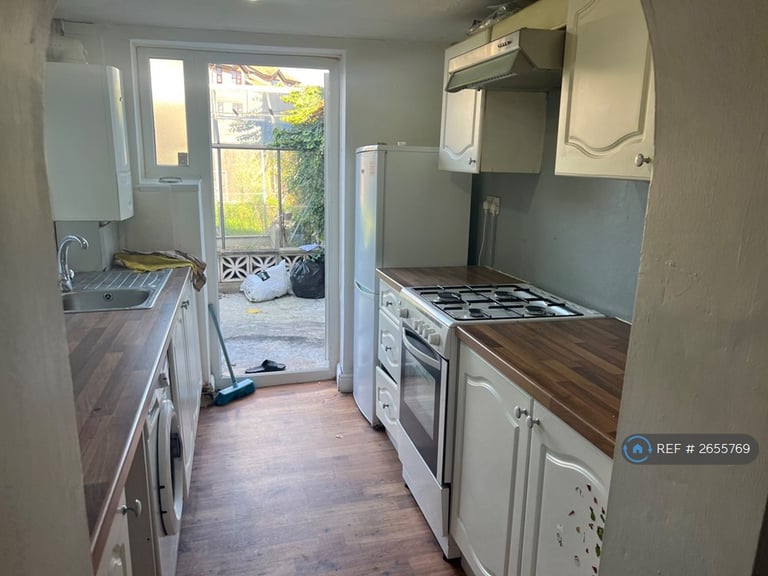 3 bedroom house in Wennington Road, Rainham, RM13 (3 bed) (#2655769)