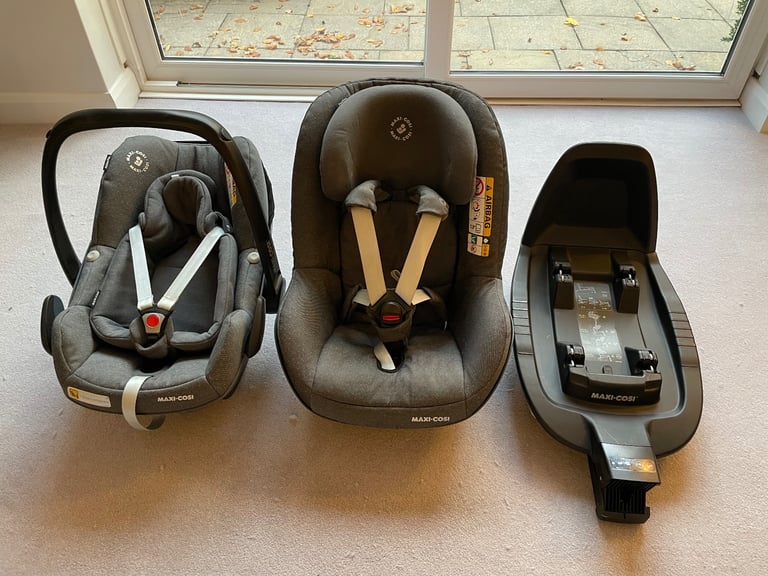 Maxi Cosi pebble plus and pearl pro with I-size isofix base