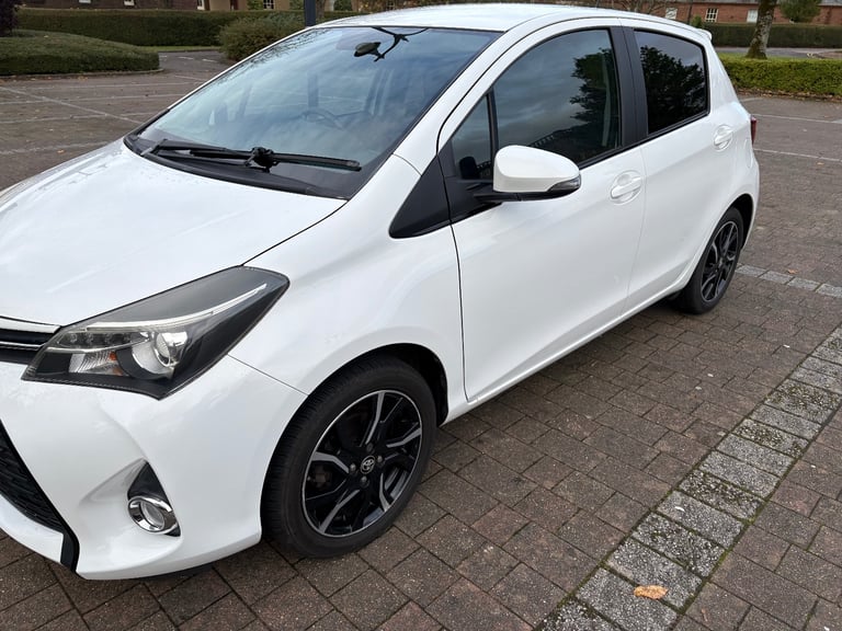 Toyota, YARIS, Hatchback, 2014, Manual, 1329 (cc), 5 doors , only 15,763 miles 