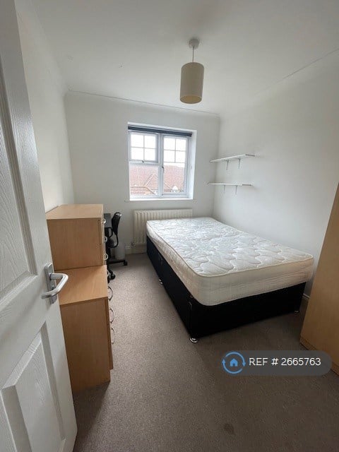 6 bedroom house in Weyside Road, Guildford, GU1 (6 bed) (#2665763)