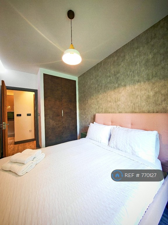 1 bedroom flat in Kilburn High Road, London, NW6 (1 bed) (#770127)