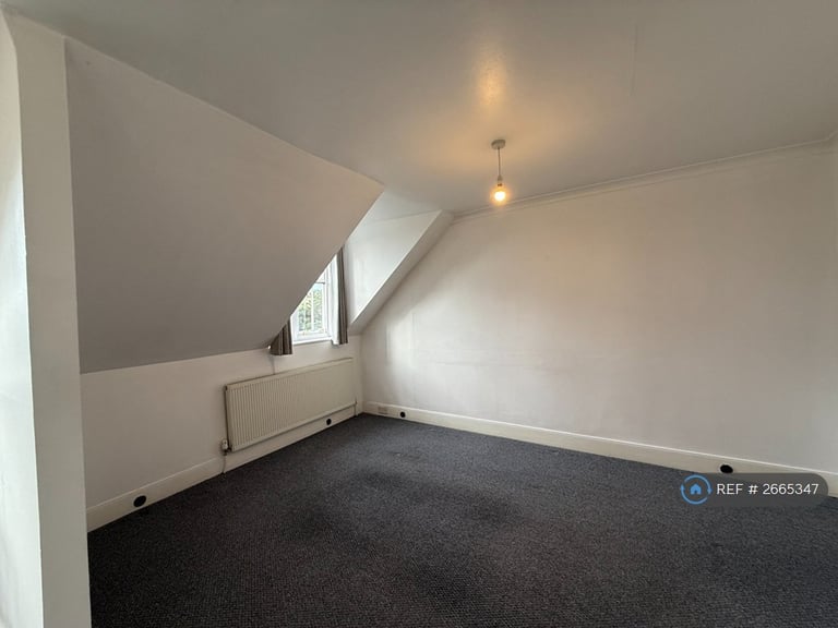 1 bedroom flat in Westbourne Gardens, Folkestone, CT20 (1 bed) (#2665347)