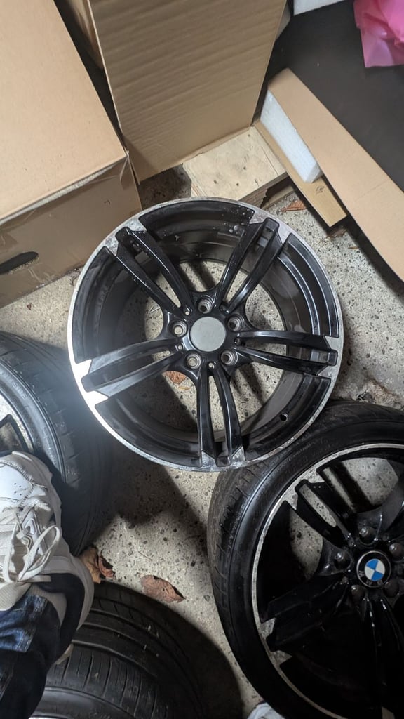BMW 320 5 rims 4 tyres 2012 