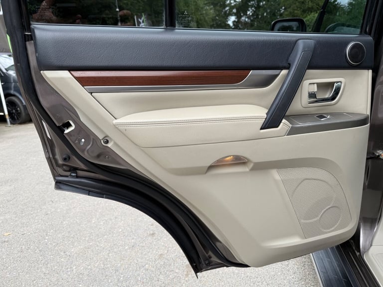 2013 Mitsubishi Shogun 3.2 DI-DC [197] SG3 5dr Auto ESTATE DIESEL Automatic