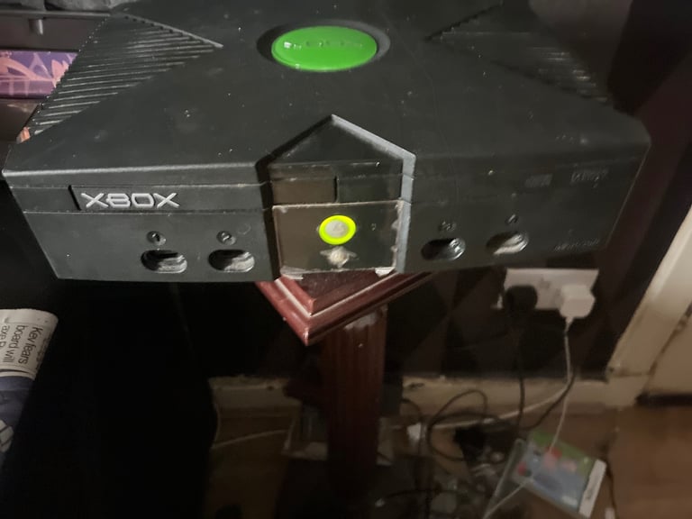 Retro Xbox original console with games & controllers
