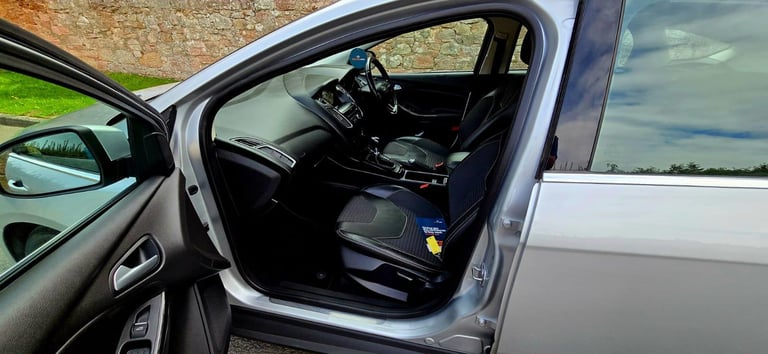 Ford FOCUS Titanium 5 door, Hatchback, 2018, BRAND NEW ENGINE. 12 months mot