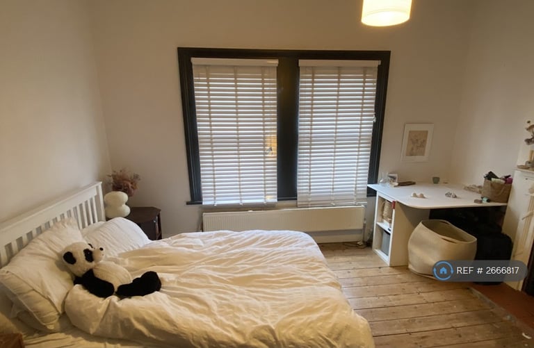 3 bedroom flat in Haringey, London, N4 (3 bed) (#2666817)