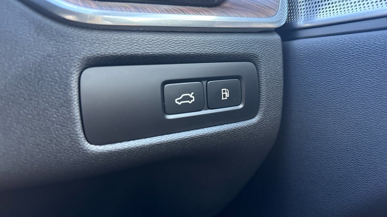 2023 Volvo XC60 2.0 T8 [455] RC PHEV Ultimate Dark 5dr AWD Gtron Estate Estate Hybrid Automatic