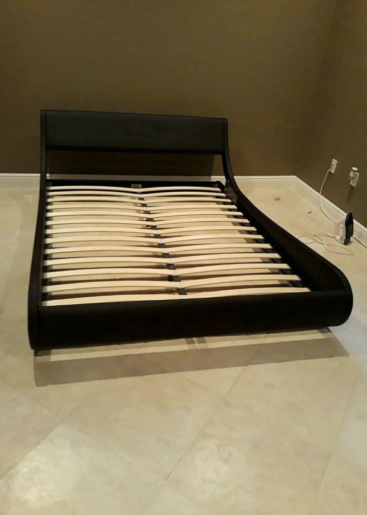 Kingsize bed frame for £100(we can deliver)