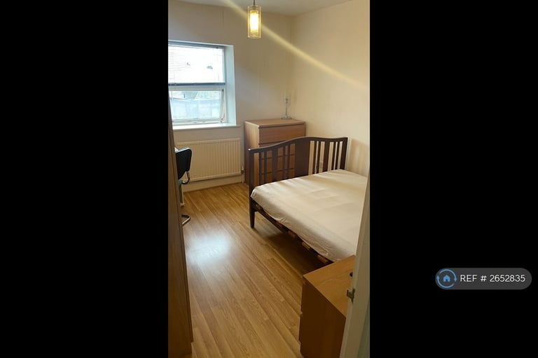 2 bedroom flat in Hyde Terrace, Leeds, LS2 (2 bed) (#2652835)