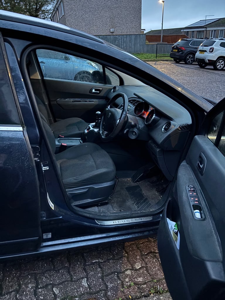 Peugeot, 5008, MPV, 2015, Manual, 1560 (cc),5 doors - Image 6