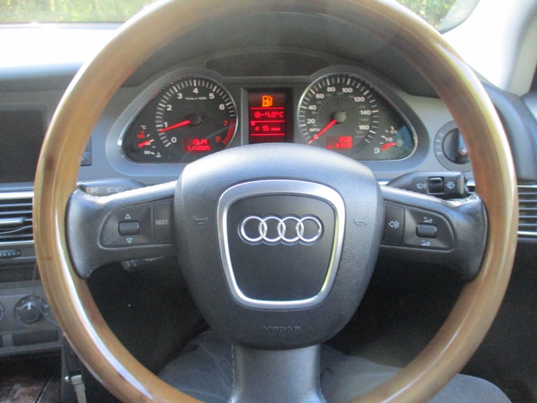 AUDI A6 2.4 SE PETROL 6 SPEED MANUAL. LOW MILEAGE. FULL SERVICE HISTORY.