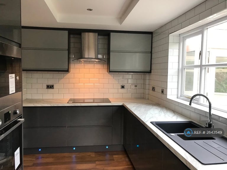 4 bedroom house in Cheviot Avenue, Lytham St. Annes, FY8 (4 bed) (#2643549)