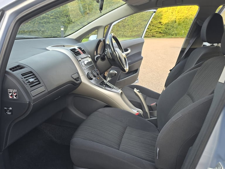 2007 Toyota Auris 1.6 Automatic VVTi TR MM 5dr . 87000 Miles . CHEAP on Fuel. GOOD Car. HATCHBACK...