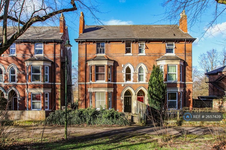 7 bedroom flat in Waterloo Crescent, Nottingham, NG7 (7 bed) (#2657439)