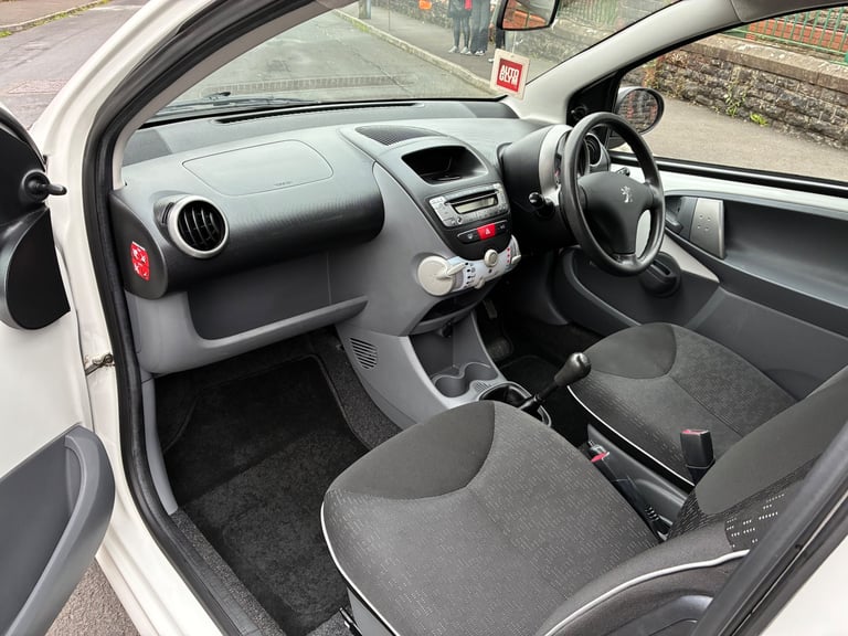 Peugeot, 107, Hatchback, 2011, Manual, 998 (cc), 3 doors