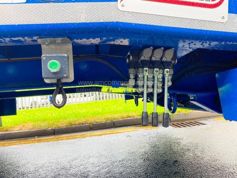 MCCAULEY TANDEM AXLE DRAWBAR LOADER 