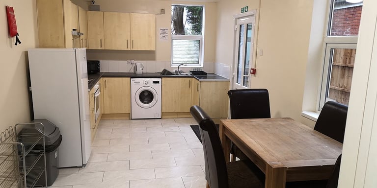 DSS only shared house - Ideally Located for High Street 