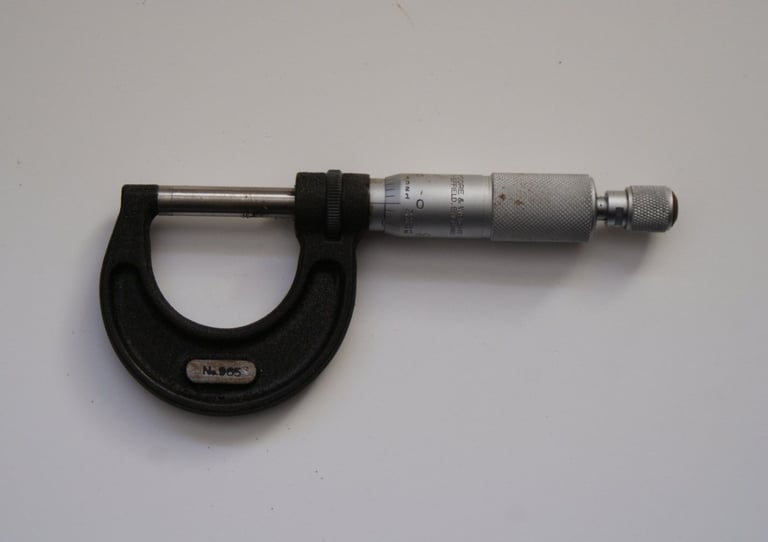 Moore & Wright 0”-1”’ (Imperial) Micrometer No. 965, cased and boxed in excellent condition