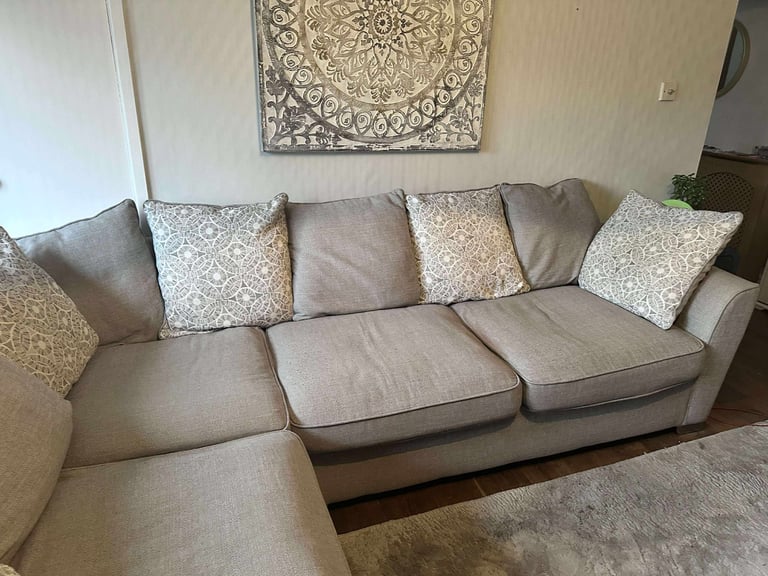 Grey Corner Sofa with Chaise – Comfy, Clean & Modern – DELIVERY AVAILABLE TODAY!