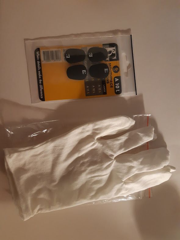 Almost New Alto Sax, and Accessories! Delivery Available