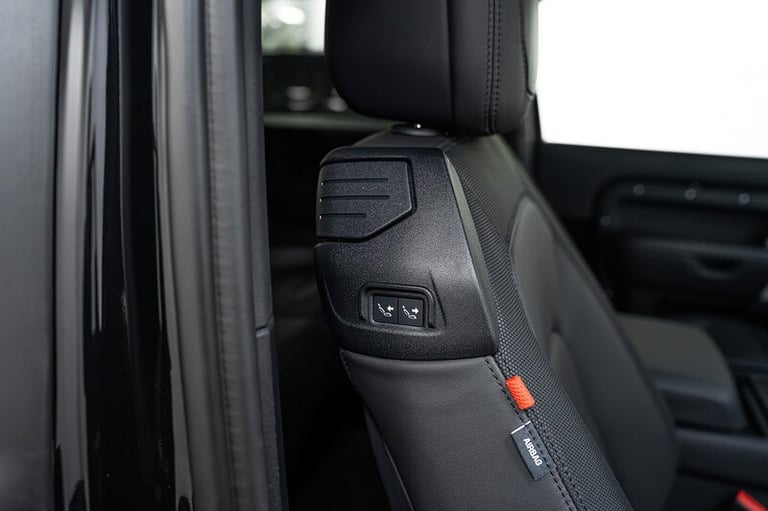 2024 Land Rover Defender 3.0 D250 X-Dynamic HSE 90 3dr Auto ESTATE DIESEL Automatic