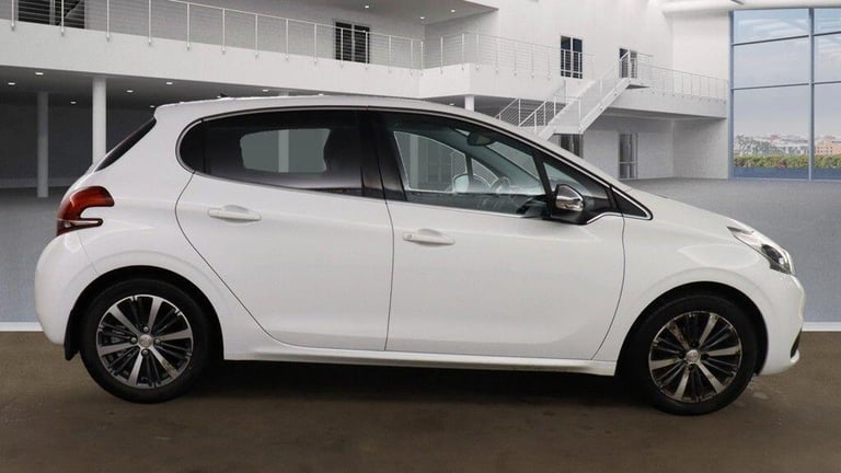 2016 Peugeot 208 1.2 PureTech Allure Euro 6 5dr HATCHBACK Petrol Manual